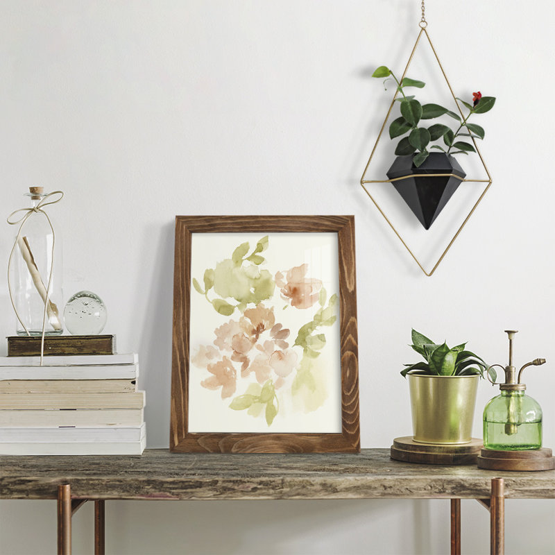 «The Softest Petals II», impression encadrée sur papier, H 11 po x l 9 po x P 1 po, Noyer