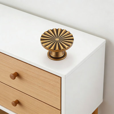 Boutons d'armoire rétro Sunburst, poignées de tiroir en alliage de zinc avec finition laiton antique, quincaillerie de commode ronde pour garde-robe, armoire et meubles
