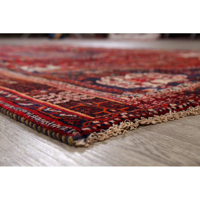 Tapis unique en laine noué à la main style Shiraz des années 1980 de 5 pi 5 po x 9 pi 1 po rouge Noha