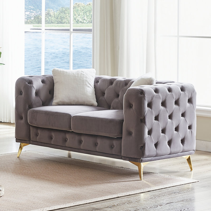 Canapé en velours capitonné style Chesterfield avec pieds en métal, 61.25" W, Grey Velvet