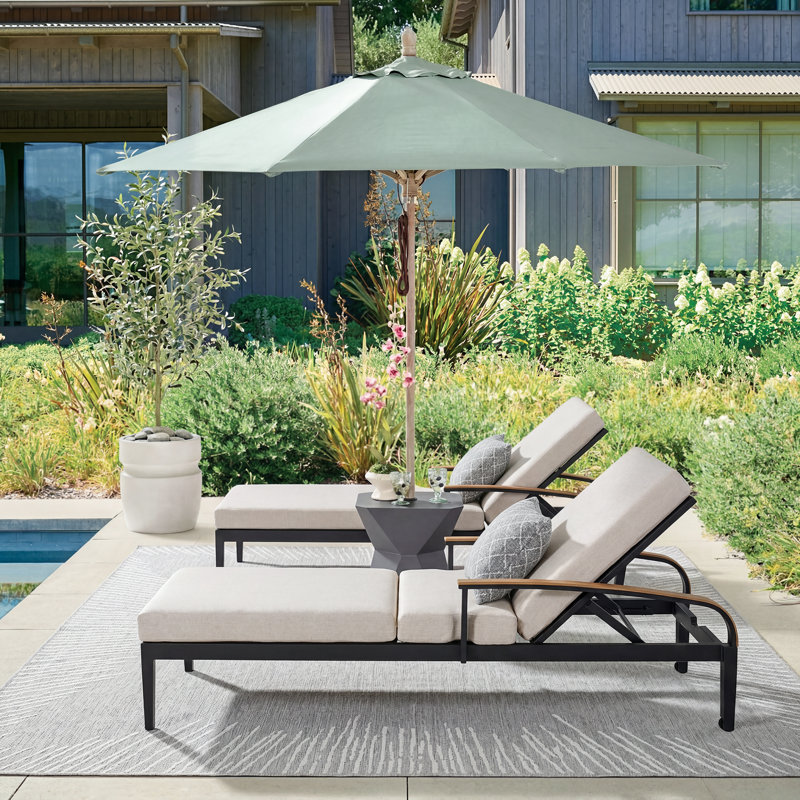 Chaise longue d'extérieur en aluminium L 82,25 po avec coussins amovibles