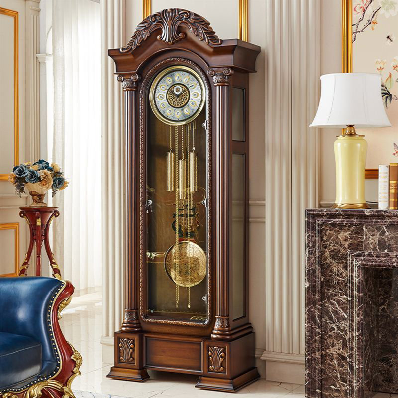 Horloge sur pied en titane