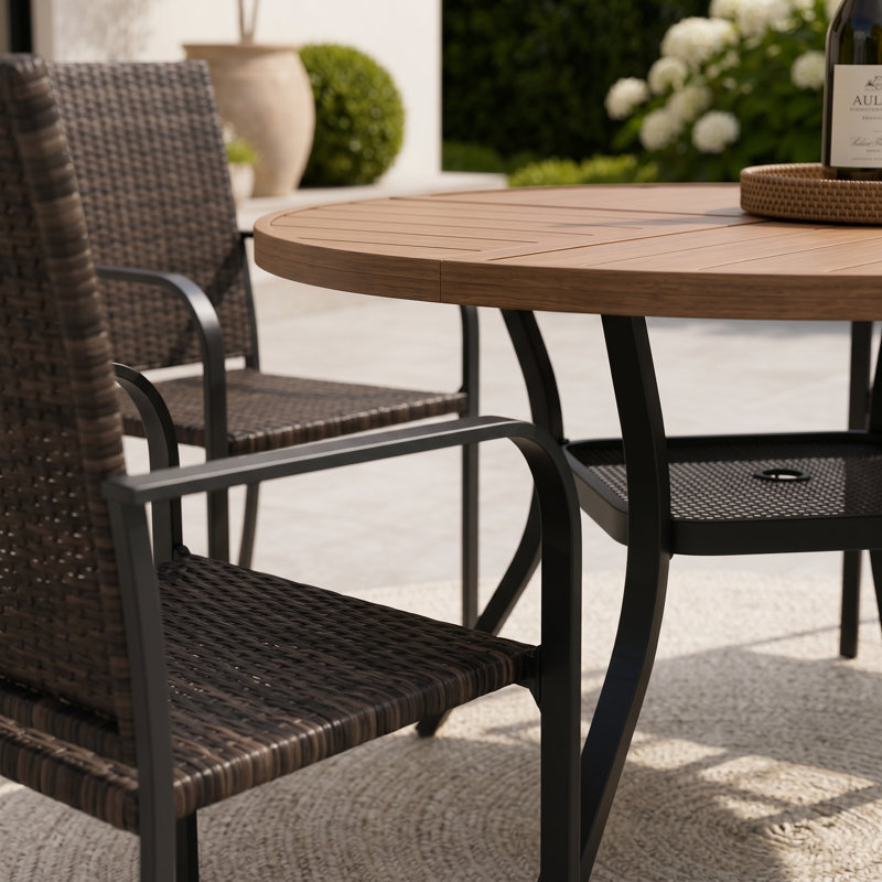 Ensemble repas extérieur pour 4 personnes avec chaises empilables en osier PE, Brun / bois brossé