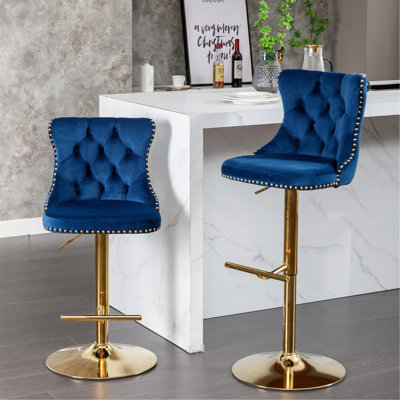 Tabourets de bar pivotants en velours doré de hauteur réglable de 25 à 33 pouces, tabourets de bar rembourrés modernes avec dossier capitonné confortable pour un pub à la maison et un îlot de cuisine, bleu, ensemble de 2