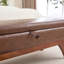 Banc de rangement moderne avec pieds en bois massif, parfait pour le bout du lit ou le vestibule-1126360221