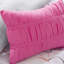 Édredon rose pour lit double / grand lit avec décoration florale asymétrique et rembourrage