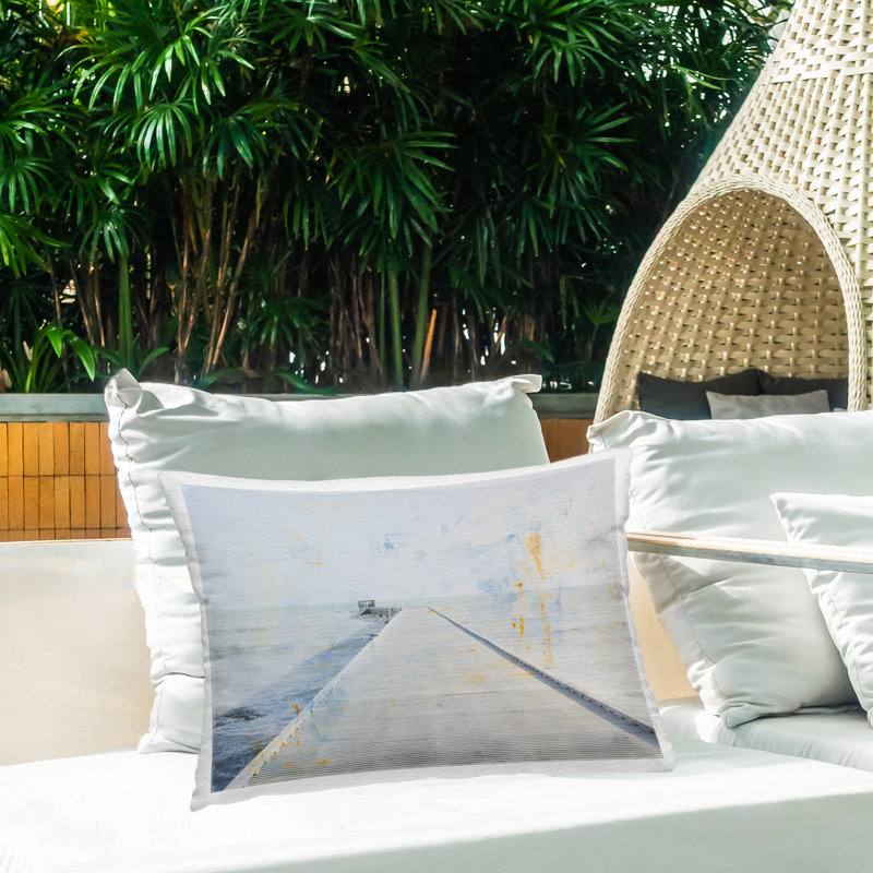 Coussin d'extérieur à imprimé vieilli Pier View par Deborah Revell