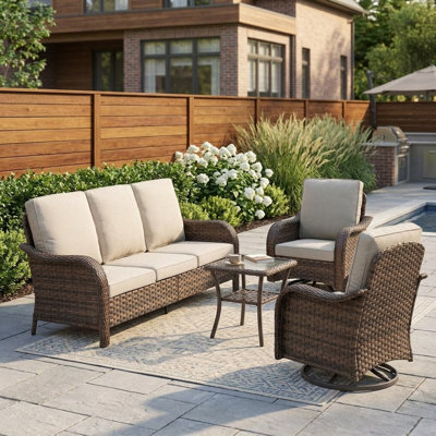 Ensemble de mobilier de patio en résine tressée 5 pièces, ensemble de conversation extérieur en rotin PE marron avec table d'appoint, 2 fauteuils pivotants et 2 poufs, coussins beiges