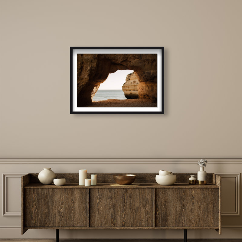 Reproduction de paysage et de nature par Oliver Gal, 25.5"H x 37.5"W, Cadre noir