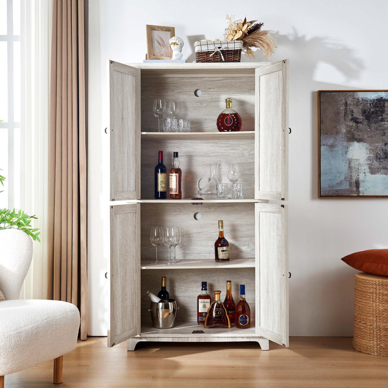Grande armoire de rangement vintage avec portes sculptées en miroir et tablettes réglables