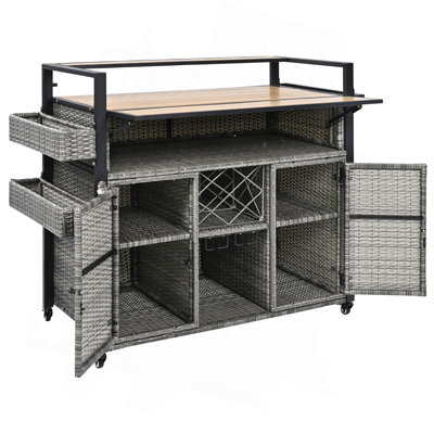 Chariot de barbecue extérieur en osier l 52,8 po avec plateau de table en bois en plastique allongé, îlot de cuisine sur roulettes avec armoire de rangement, pour patio, jardin, piscine, conception à deux poignées