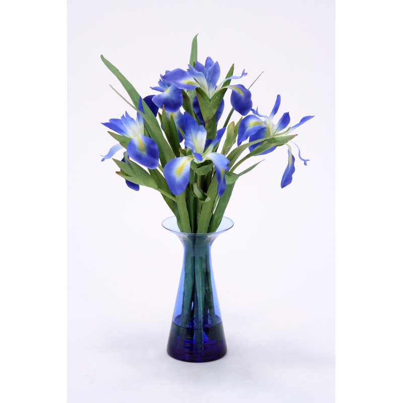 Arrangement floral iris dans un vase en verre