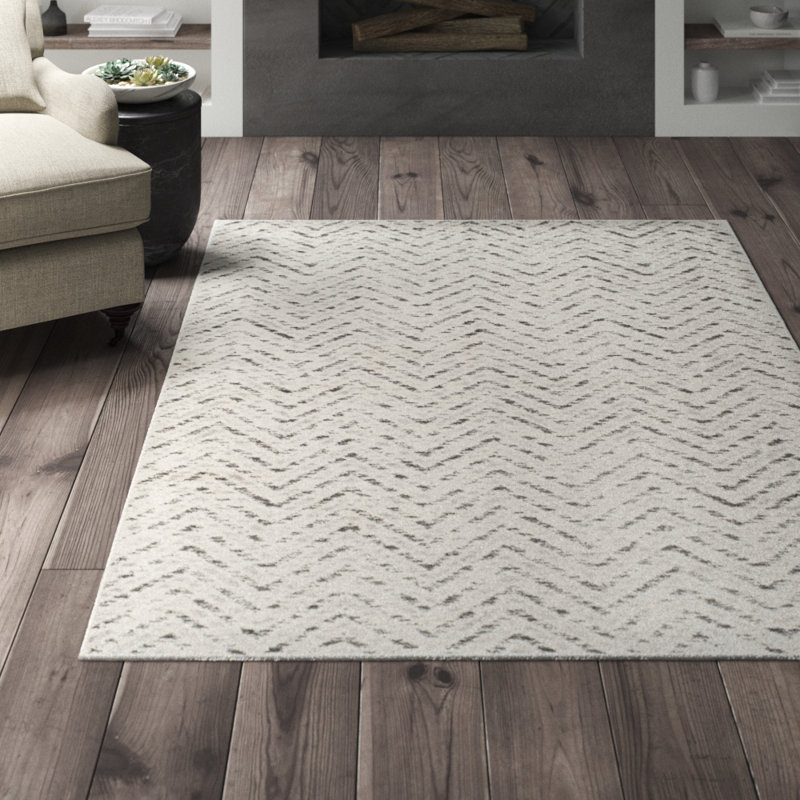 Tapis ivoire et gris anthracite à motif de chevrons Bethlyn, Rectangle 5 pi 1 po x 7 pi 6 po