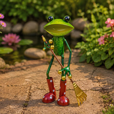 Arora Frog with a Rake