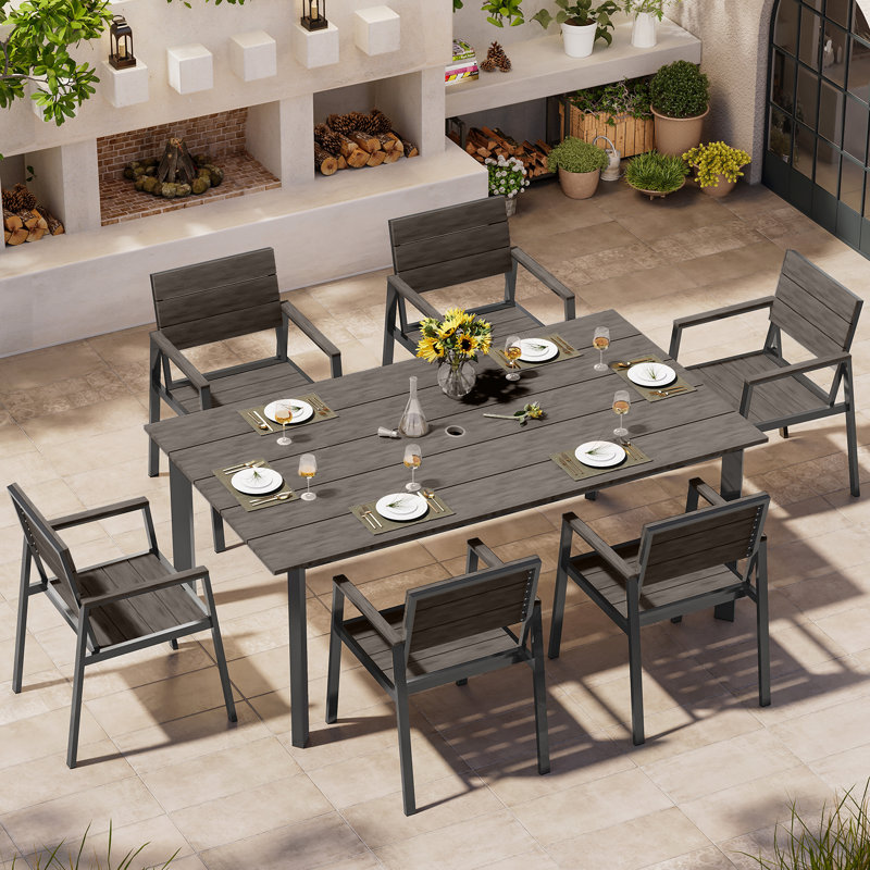 Ensemble repas d'extérieur en aluminium pour table de patio et chaises HDPS de 6,67 po avec trou pour parasol, gris foncé, 6