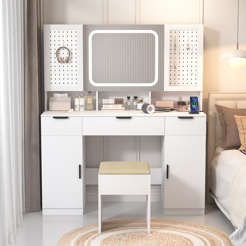 Grand ensemble de coiffeuse avec armoire à miroir à DEL, prise USB et prise de courant, 3 tiroirs et 5 portes, Blanc / Blanc