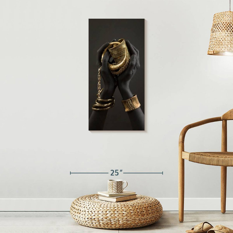Femme africaine, mains dorées sur toile, H 30 po x l 15 po x P 1,25 po