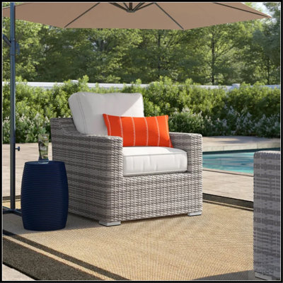Chaise de patio avec coussins entièrement assemblée