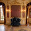 Canapé décoratif moderne de 39,8 po avec garniture dorée et accoudoirs courbés, avec coussin décoratif-814365353