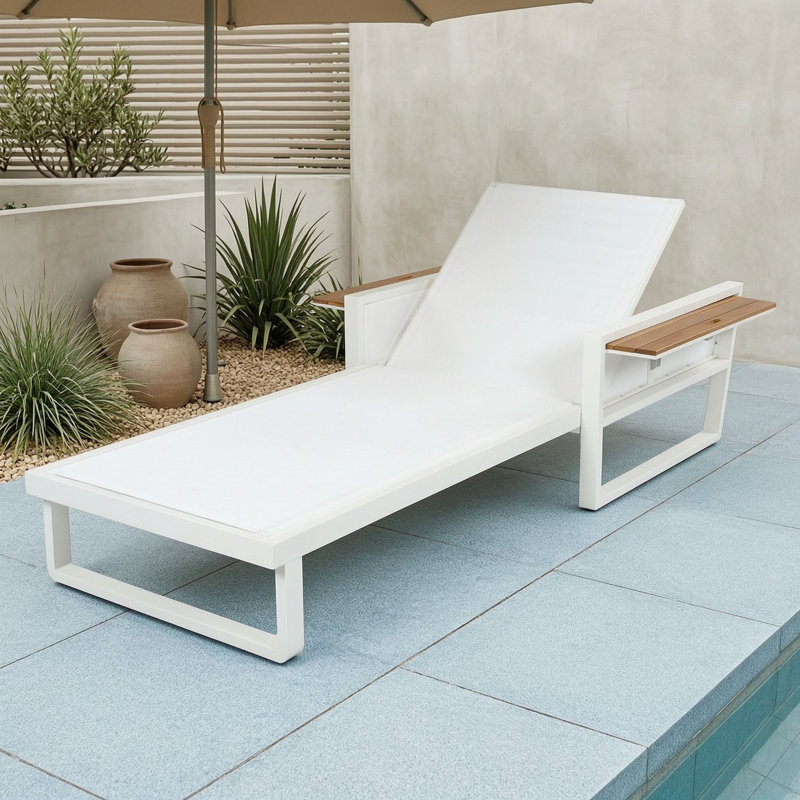 Chaise longue d'extérieur réglable avec accoudoirs pliables, Blanc