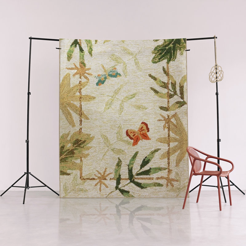 Tapis décoratif beige à motif de feuilles et de papillons, Rectangle 4 pi 7,12 po x 6 pi 6,74 po