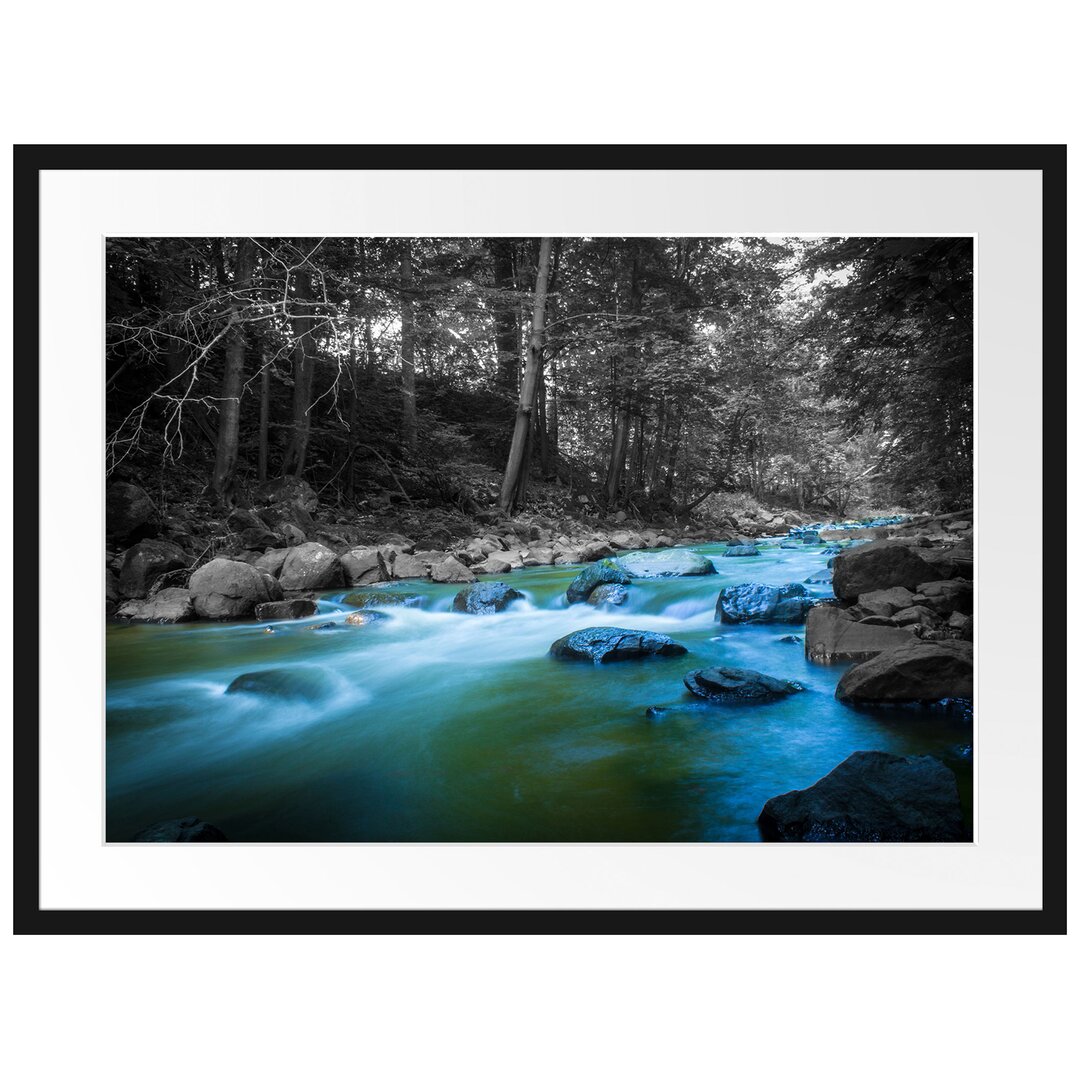 Gerahmtes Poster Fluss im Wald mit Steinen