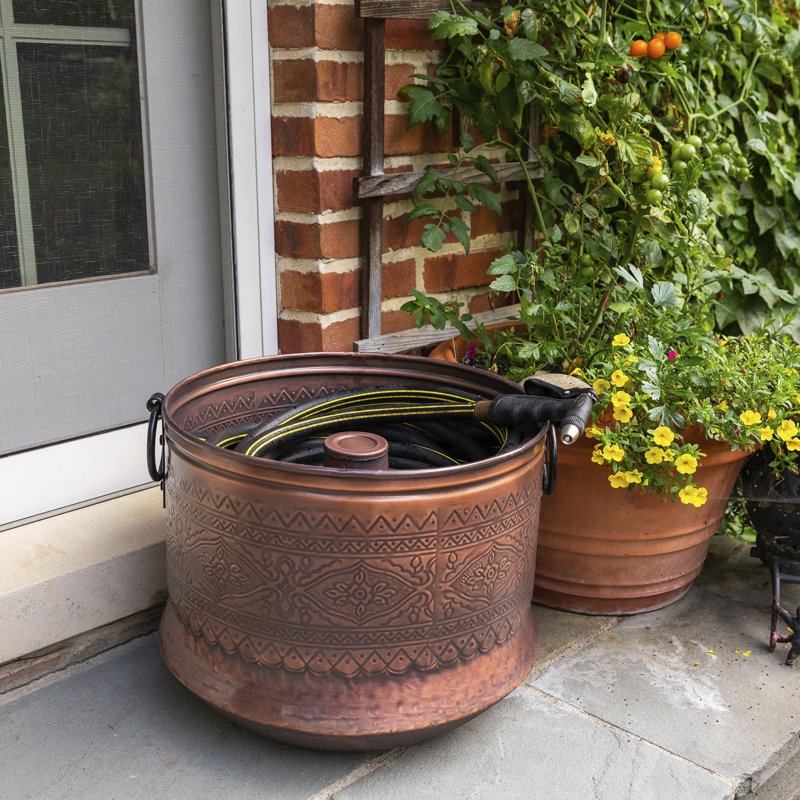 Antique Bronze Embossed Metal Hose Holder with Drain Holes