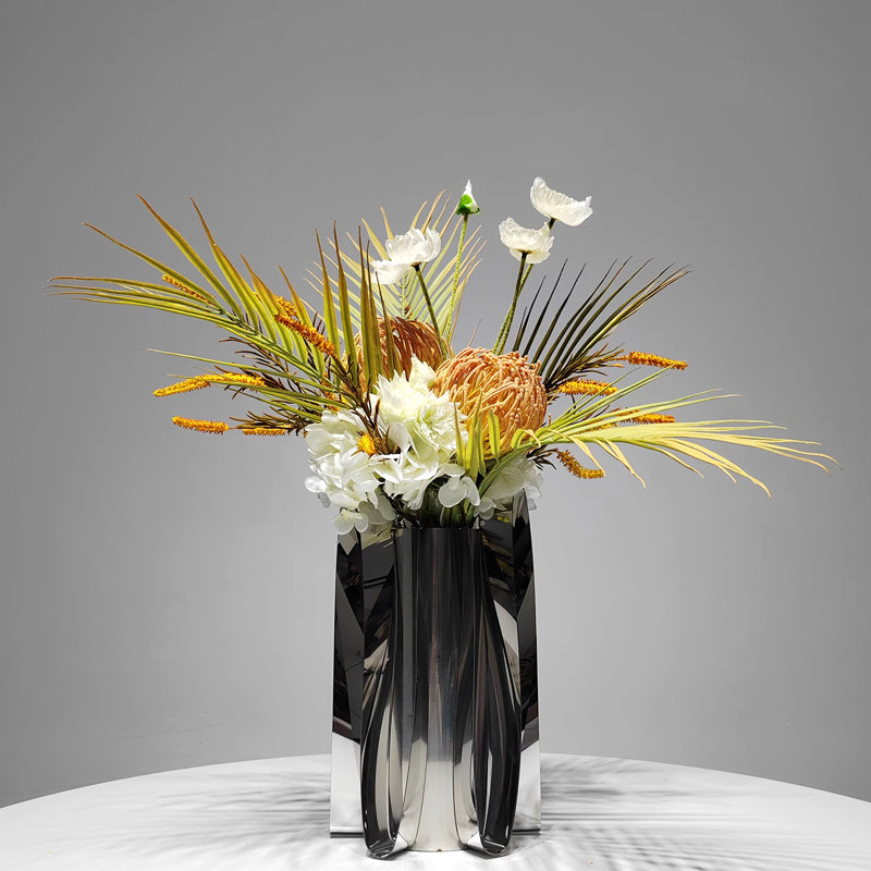Décoration de fleur simulée