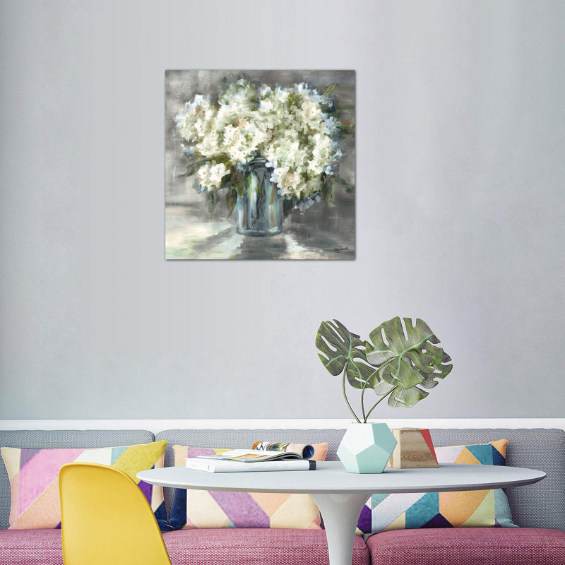 «White and taupe Hydrangeas Sill Life» par Tre Sorelle Studios - reproduction d'art, H 12 po x l 12 po x P 0,75 po