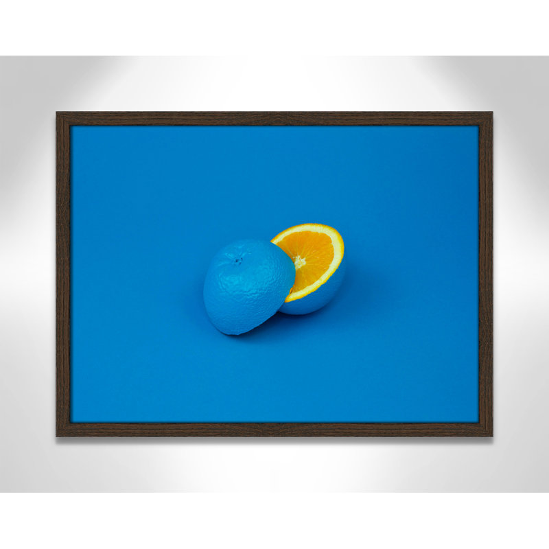 Pop orange en bleu par Davisuko, H 17 po x l 23 po x P 0,75 po, Papier fin noyer, Pas de tapis