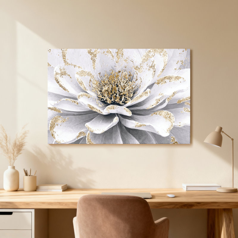 Plantes et fleurs fleur blanche avec des accents dorés, H 16 po x l 24 po, Toile tendue, Ne s’applique pas