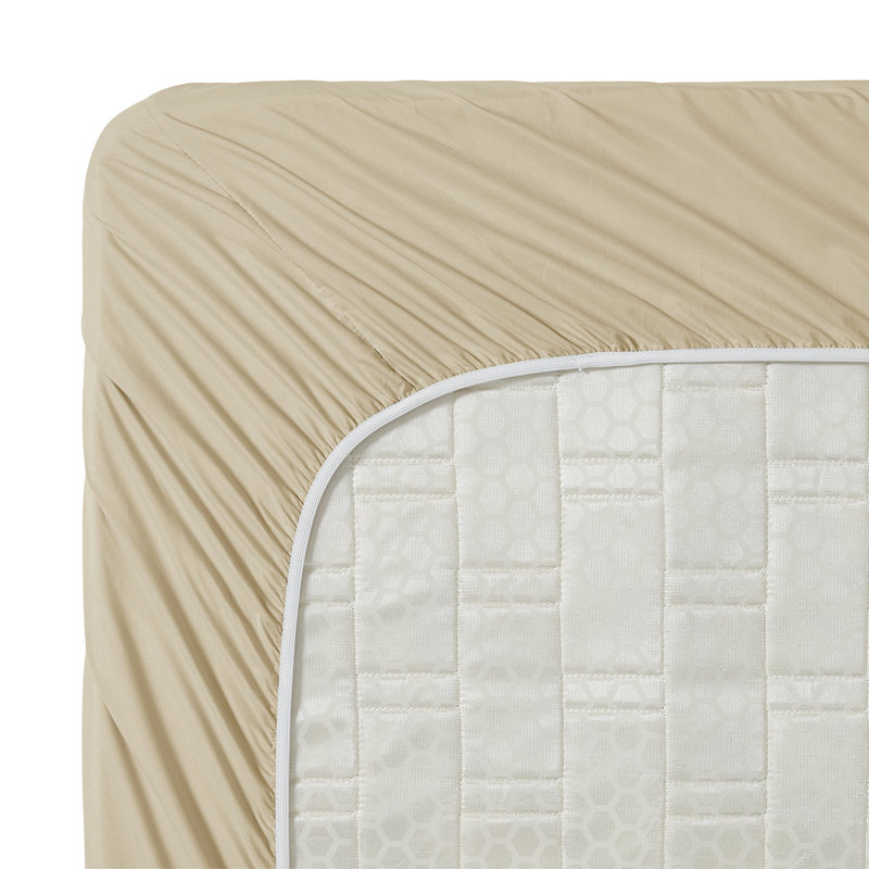 Les draps-housses en microfibre douce sont conçus pour évacuer l'humidité et peuvent contenir jusqu'à 16 po de profondeur