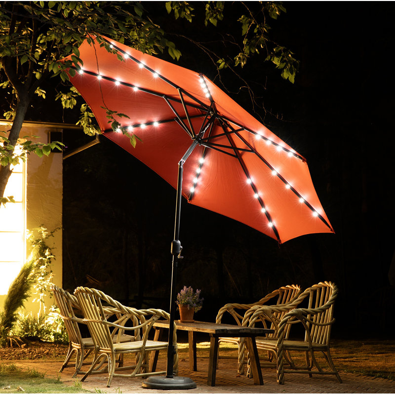 Parasol lumineux de 9,5 pi en polyester solaire 32 lumières DEL avec réglage de l'inclinaison et tissu résistant aux rayons UV