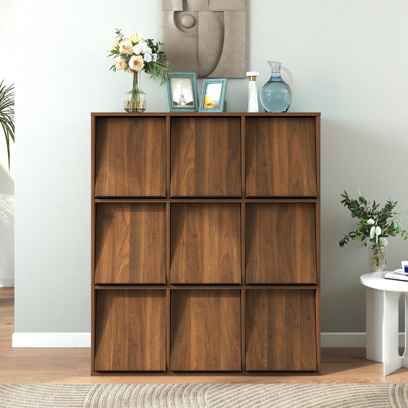 38,58 × 15,19 × 44,17 Bibliothèque cubique 3×3 avec portes rabattables, neuf compartiments, panneaux de particules, rangement monobloc cubique en noyer avec portes