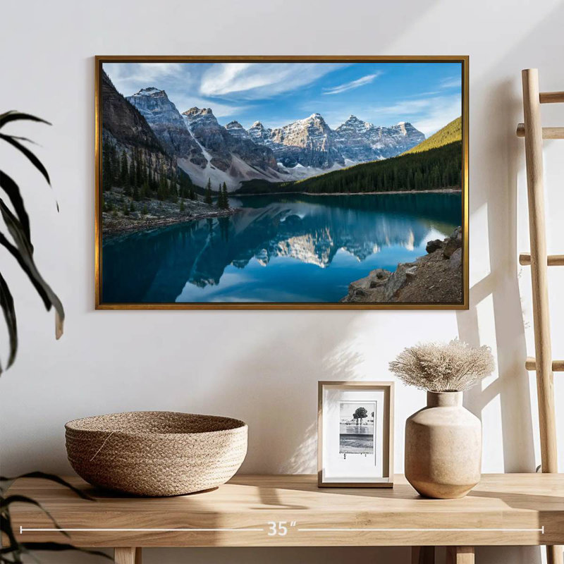 Lac Moraine dans la vallée, Cadre flottant doré, 25 po x 17 po