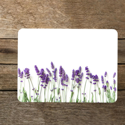 Planche à découper en verre trempé de couleur lavande à motif botanique mauve avec des accents floraux, idéale pour le service et la décoration de cuisine
