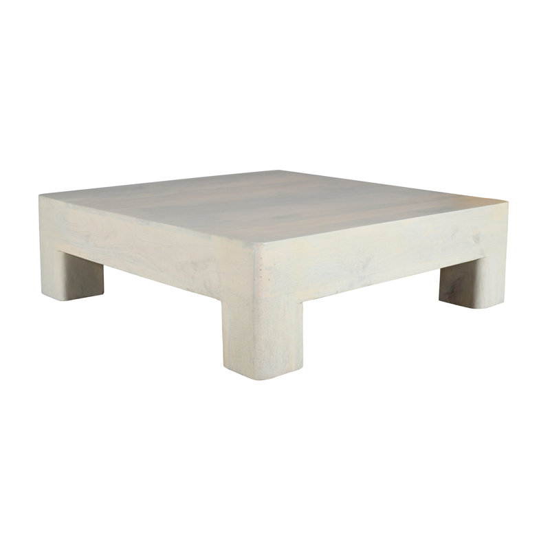 Table basse contemporaine en bois massif blanc délavé