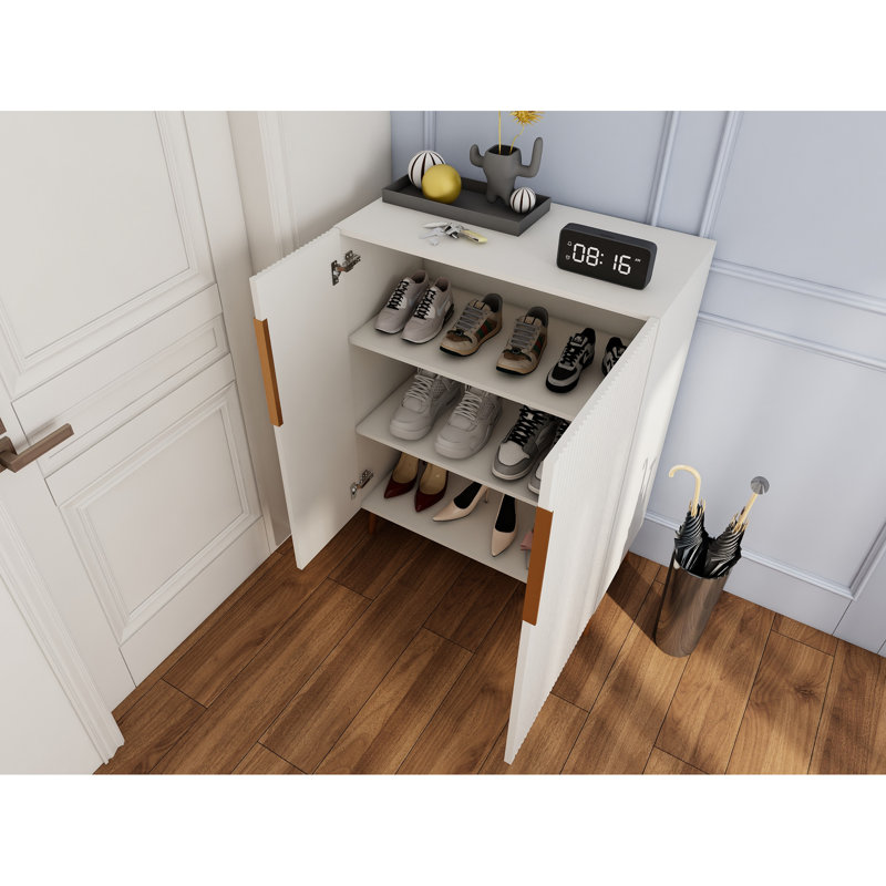 Buffet blanc moderne pour la présentation et le rangement de la salle à manger, poignées dorées, esthétique épurée, options de rangement polyvalentes, bois d'ingénierie, armoire compacte limitée avec poignées, barre de cuisine, élégant