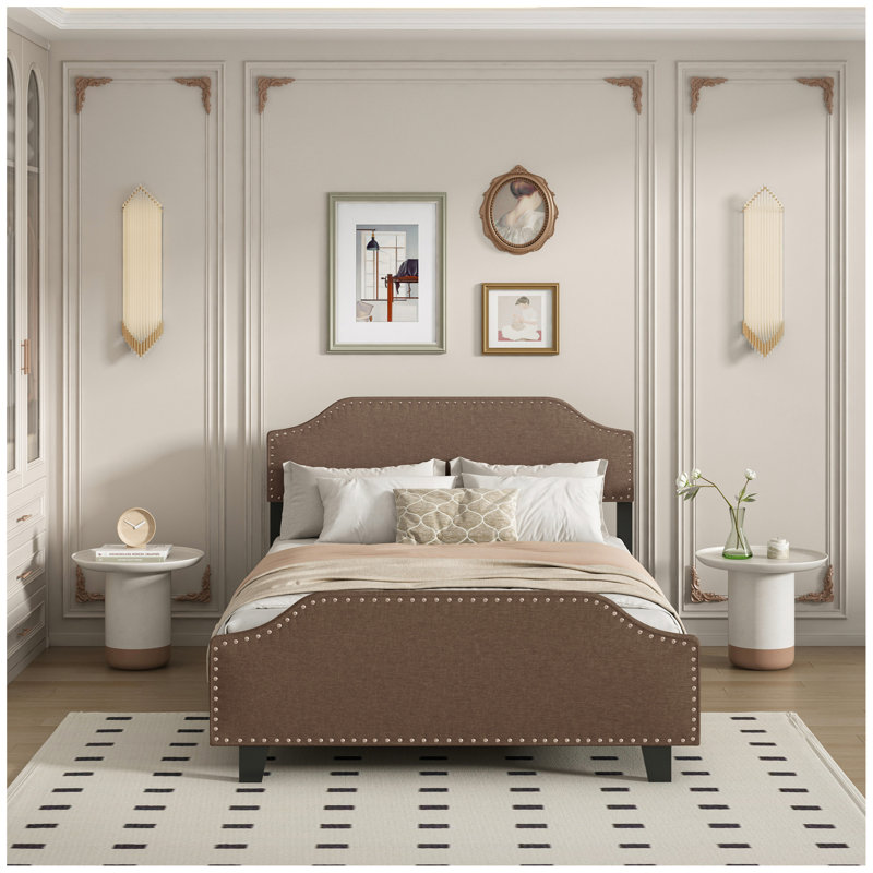 Structure de lit tapissier pour grand lit, lit plateforme avec tête et pied de lit incurvés, structure en métal avec support à lattes de bois, hauteur de la tête de lit réglable, pas de sommier tapissier nécessaire, chocolat
