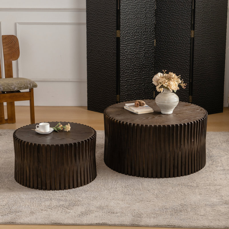 Ensemble de tables basses gigognes cylindriques de style rétro avec motif texturé vertical en relief pour le salon