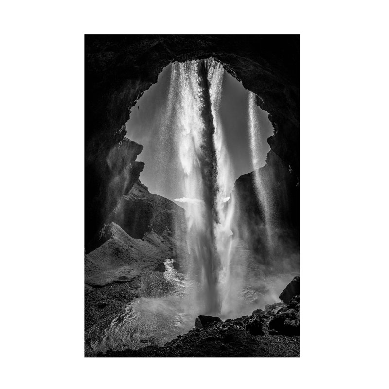 Bolognaise derrière la cascade de Dieter Reichelt, H 19 po x l 12 po x P 2 po