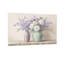 Arrangement floral de plantes et de fleurs dans des vases pastel sur une surface en pierre-2129904549
