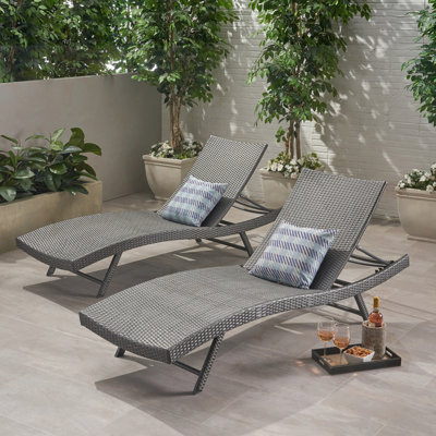 CHAISE EN PE WICKER