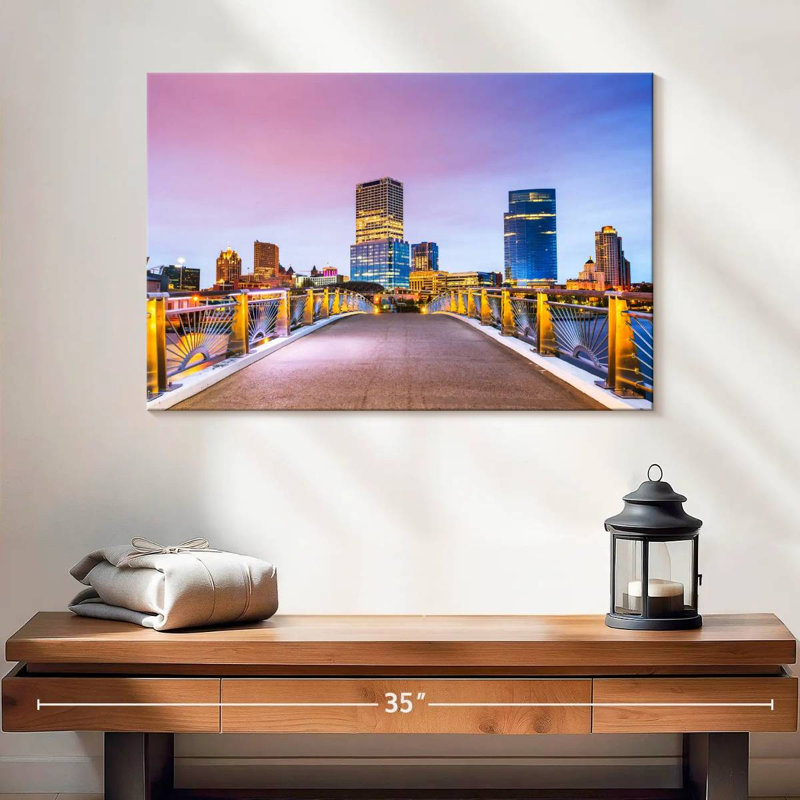 Milwaukee Walkway, 16" H x 24" W