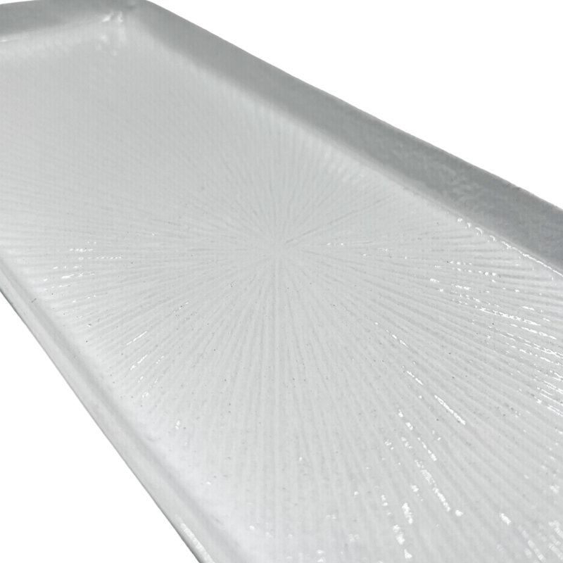 Plateau décoratif décoratif décoratif fait à la main en aluminium, H 1 po x l 14,75 po x P 5,5 po, Blanc