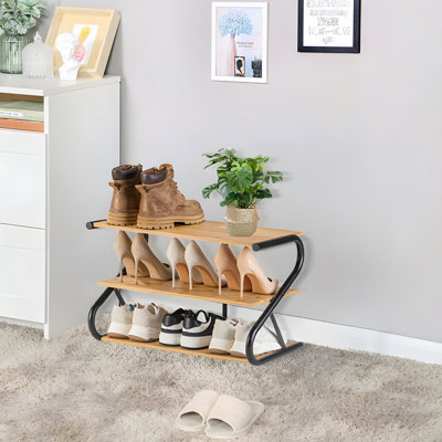 Range-chaussures sur pied à 3 niveaux