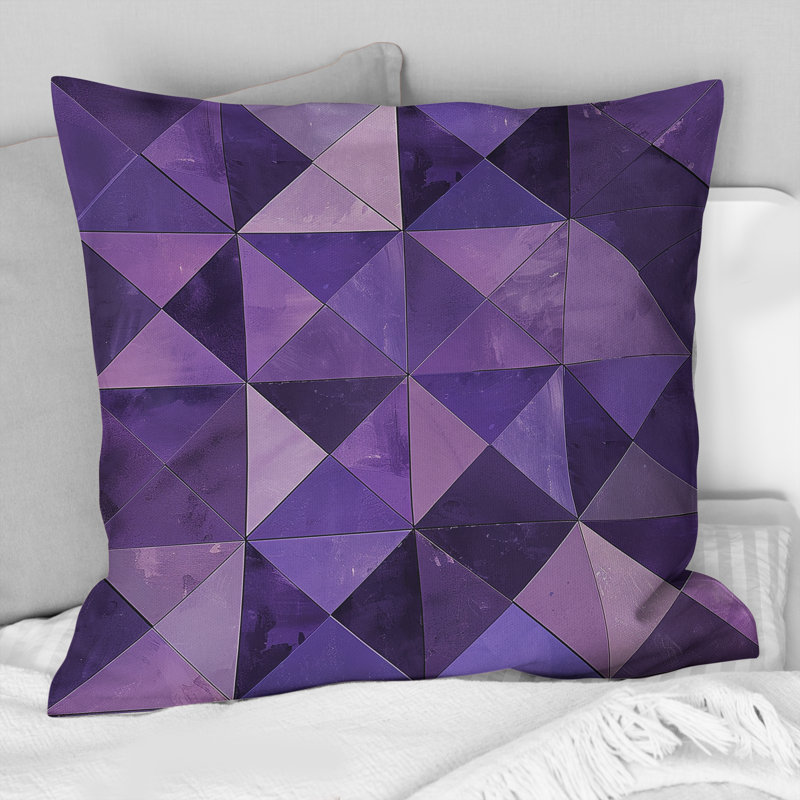 Coussin Mid-Century mauve à motif triangulaire II, H 16 po x l 16 po