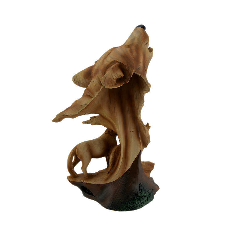 Statue rustique en résine de couleur brune représentant un couple de loups hurlants, avec une finition en bois sculpté, 30 cm de haut.