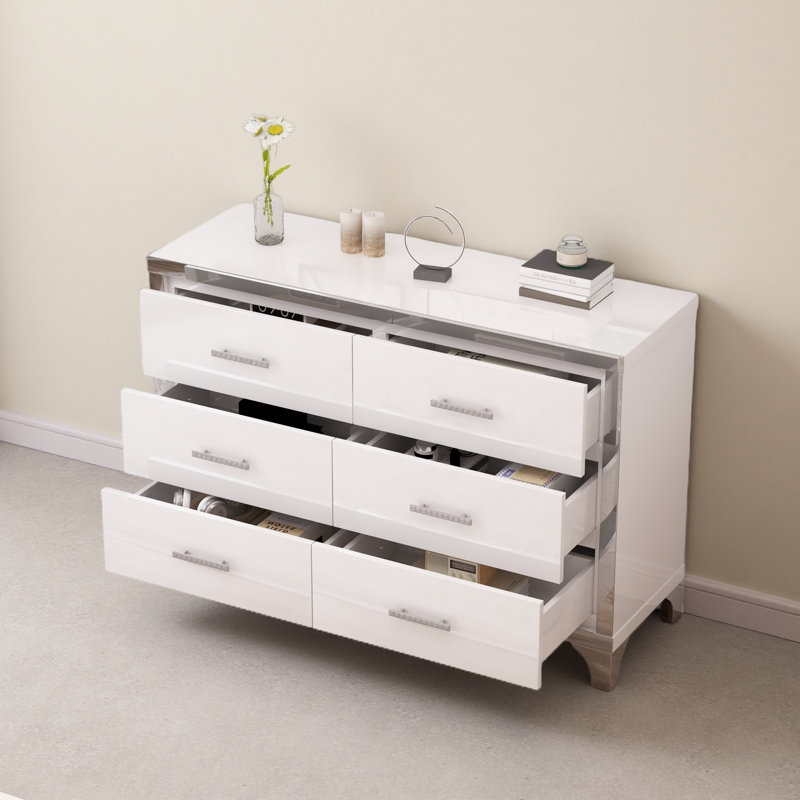 Commode élégante avec poignée en métal, Blanc