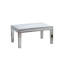 Table basse argentée avec bordure éblouissante en cristal concassé, plateau en verre transparent, finition miroir pour les salons glamour